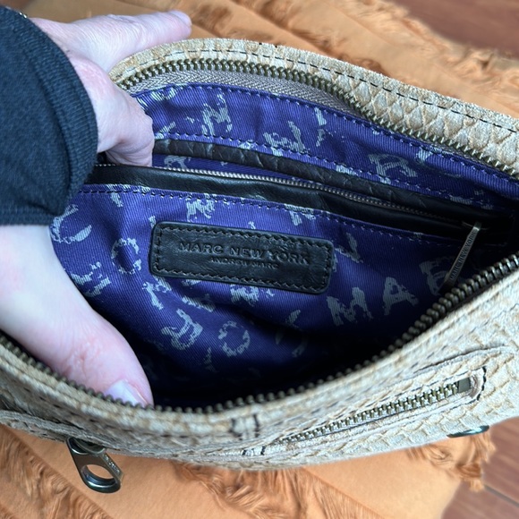 Marc New York - Andrew Marc light-tan leather crossbody purse - Picture 7 of 11